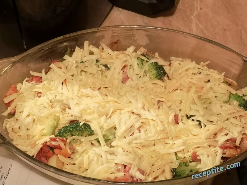 Снимки към Броколи с бекон на фурна