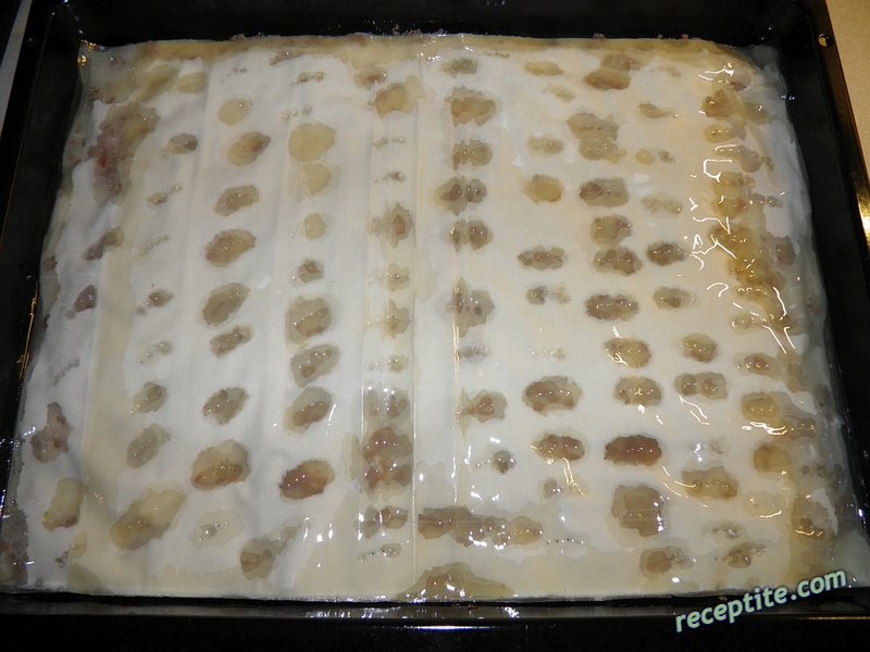 Снимки към Баница с плънка от месо