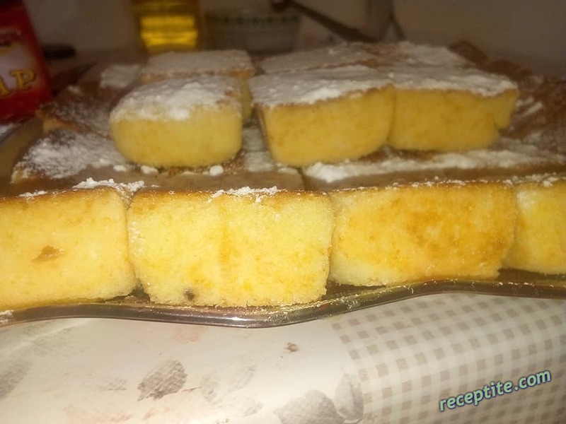 Снимки към Мини кексчета, приготвени в уред за кексчета