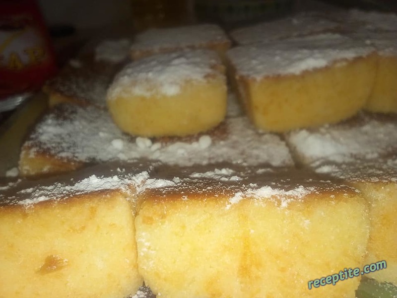 Снимки към Мини кексчета, приготвени в уред за кексчета