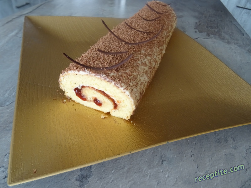 Снимки към Руло с мармалад Нели