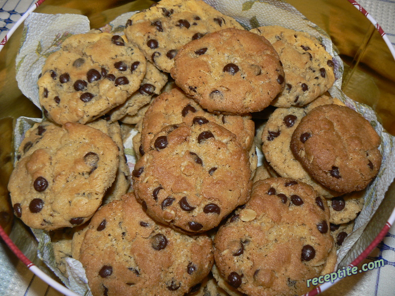 Снимки към Бисквити с фъстъчено масло и парченца шоколад