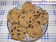 снимка 1 към рецепта Бисквити с фъстъчено масло и парченца шоколад
