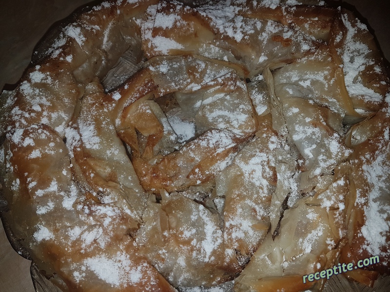 Снимки към Тиквеник с готови кори и канела