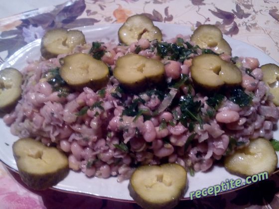 Снимки към Боб с орехи