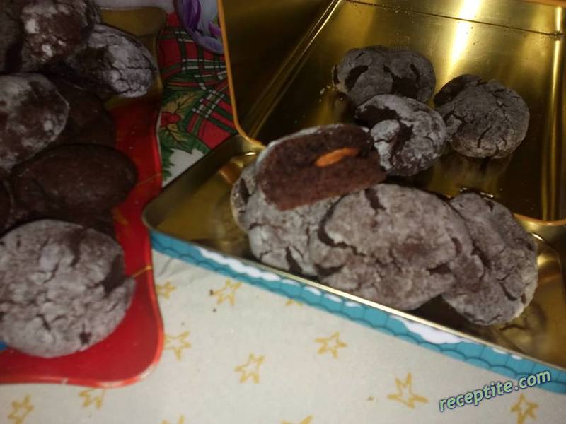 Снимки към Напукани какаови сладки с бадеми и ром