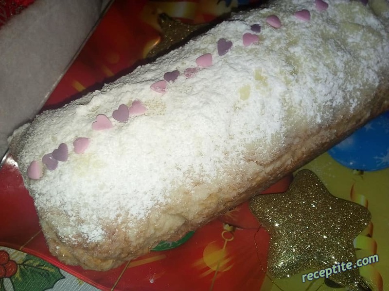 Снимки към Коледен щолен с шоколад и много ядки