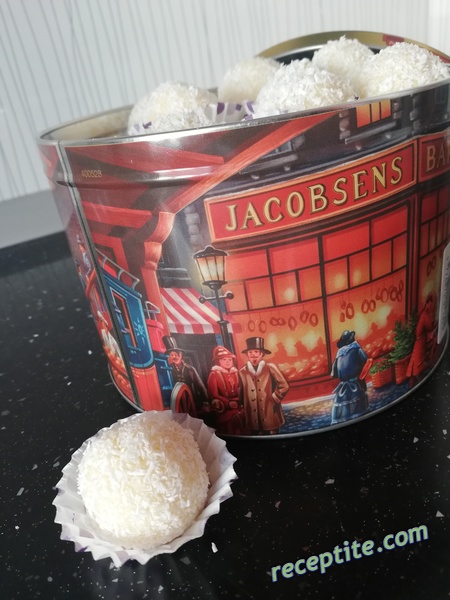 Снимки към Домашни бонбони Рафаело