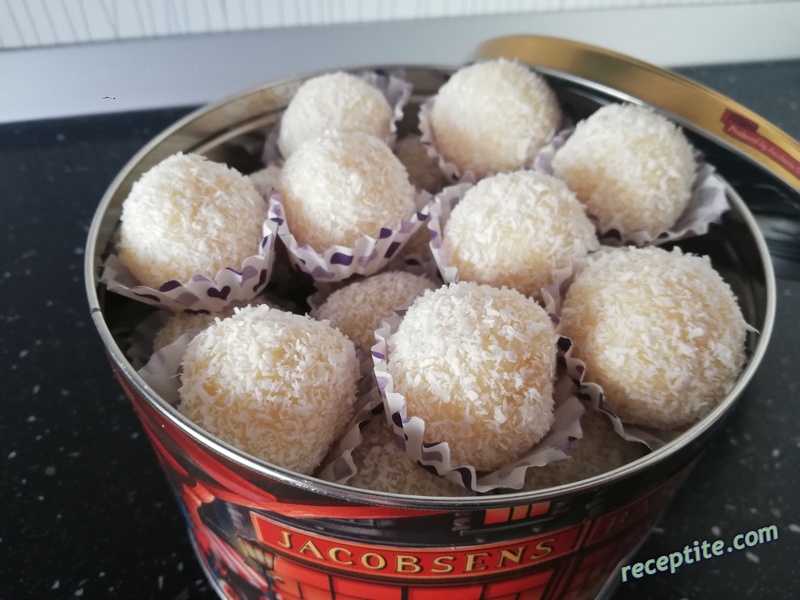 Снимки към Домашни бонбони Рафаело