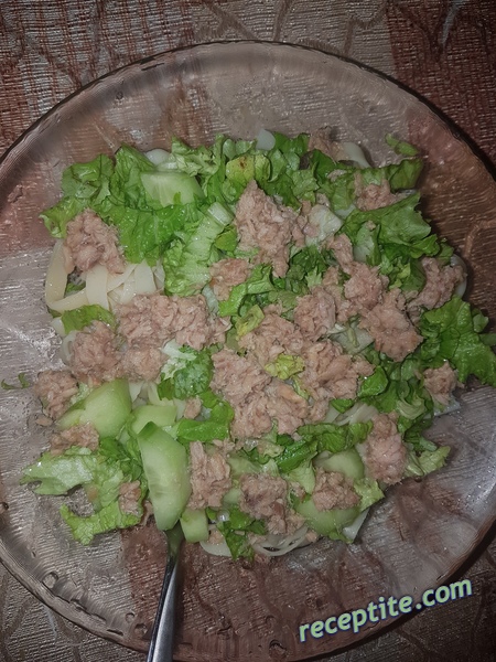 Снимки към Салата с талятеле, риба тон и маруля
