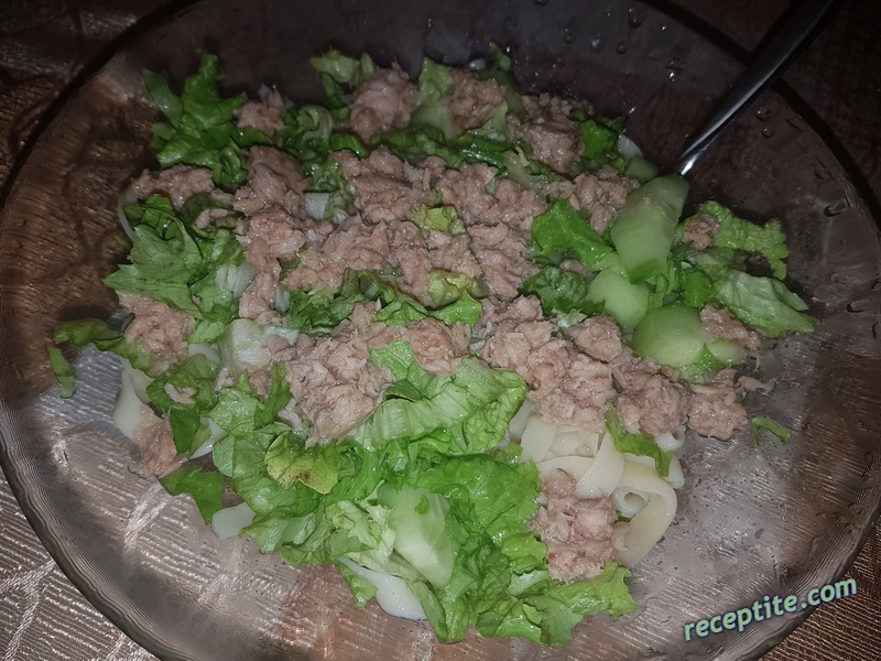 Снимки към Салата с талятеле, риба тон и маруля