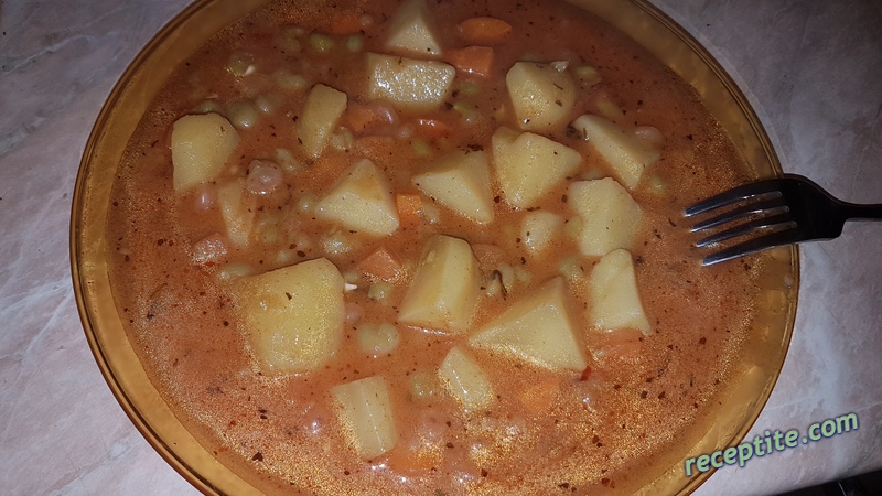 Снимки към Яхния от грах и картофи
