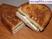 снимка 3 към рецепта Сандвич с кисела краставичка, бекон и чедър