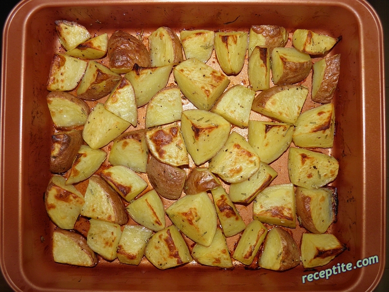 Снимки към Пресни картофи в тава