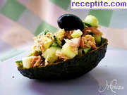 снимка 1 към рецепта Салата с авокадо, краставица и риба тон