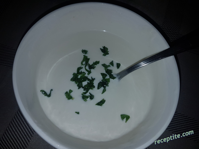 Снимки към Арабски млечно чеснов сос