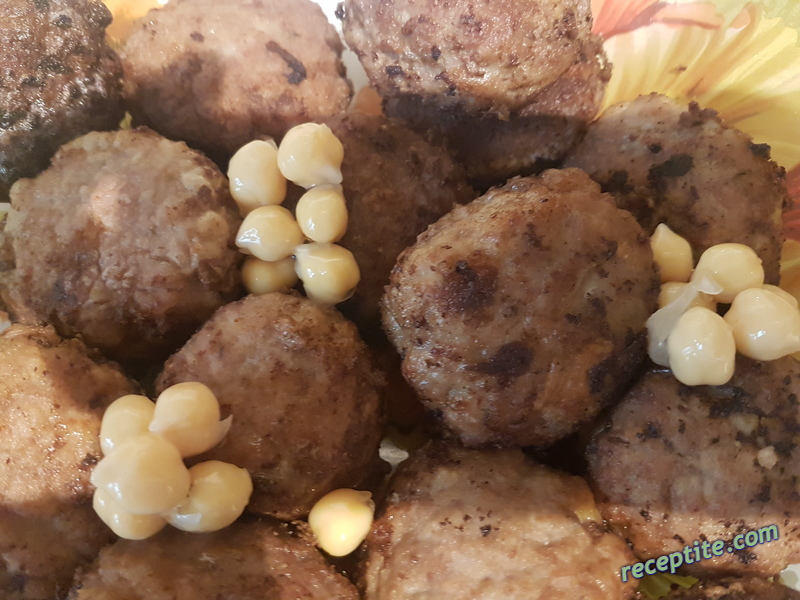 Снимки към Кюфтенца с нахут