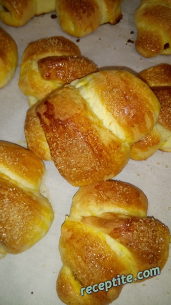 Снимки към Козунак и козуначни кифлички