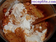 снимка 2 към рецепта Спагети с майонеза и кренвирши