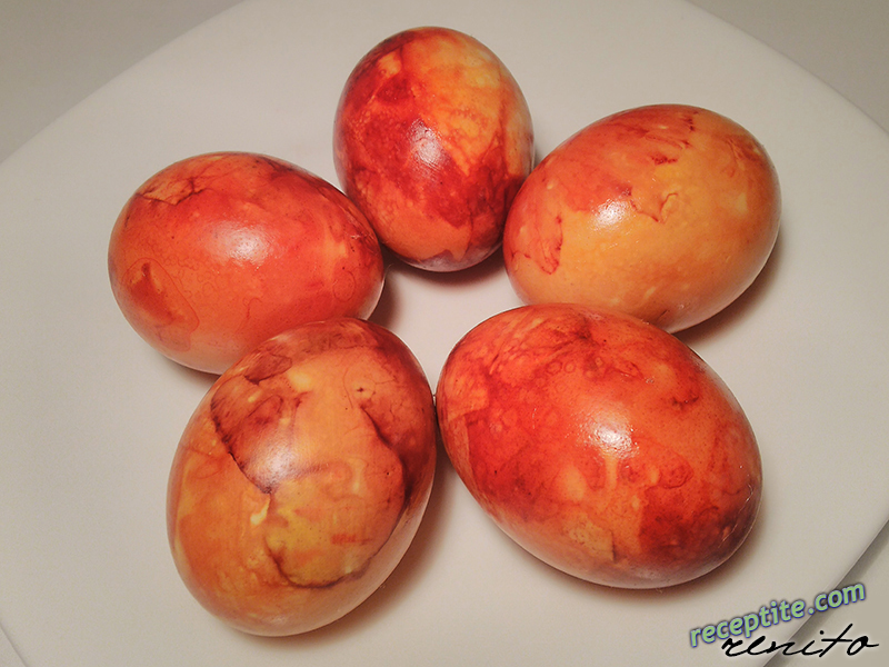 Снимки към Великденски яйца боядисани с лук