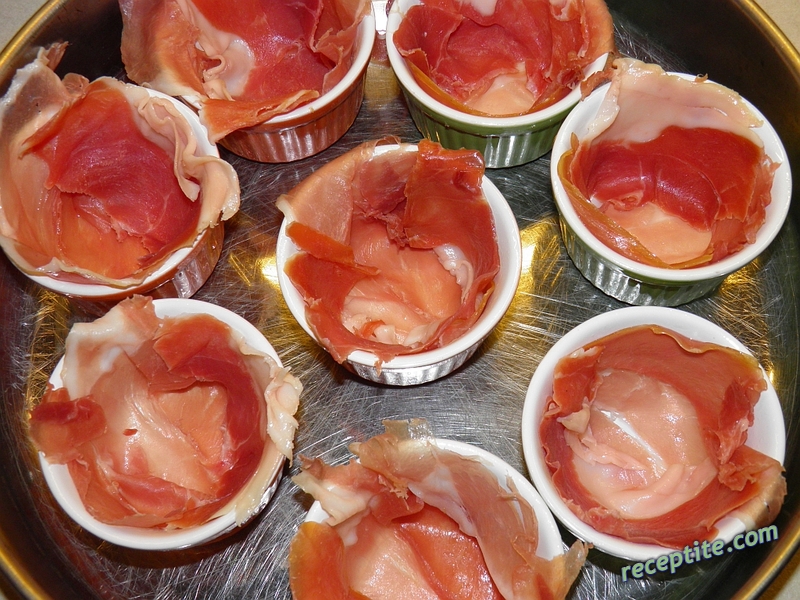 Снимки към Купички от кайма и прошуто