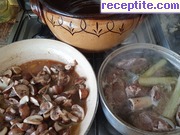 снимка 1 към рецепта Агнешко месо със сос от кафяви печурки