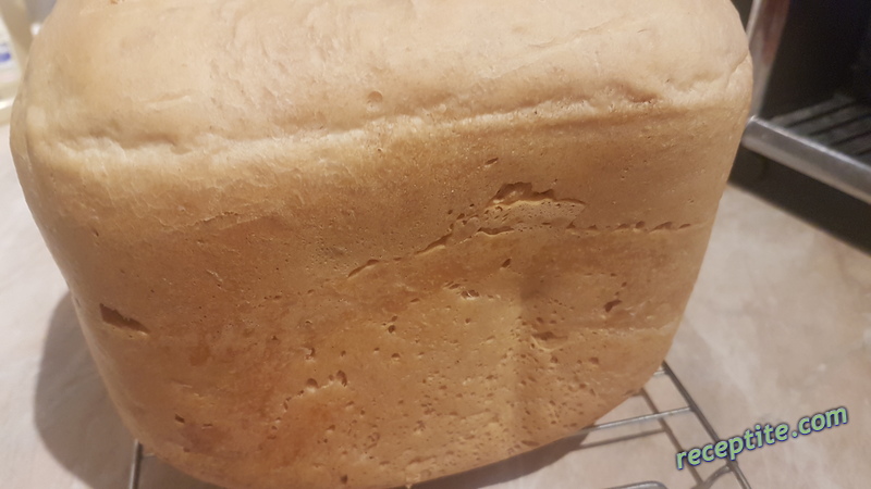 Снимки към Хляб в домашна хлебопекарна