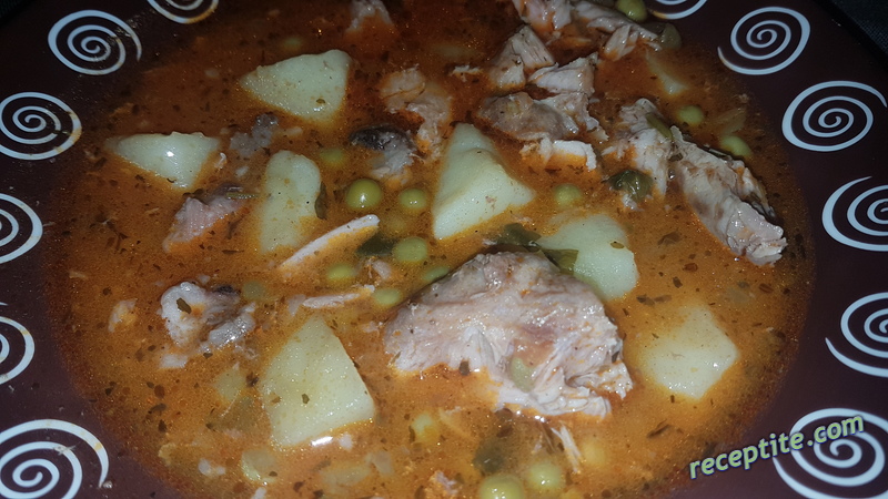 Снимки към Свинско с грах и картофи