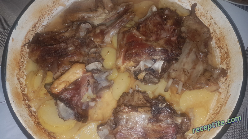 Снимки към Ярешко месо с картофи
