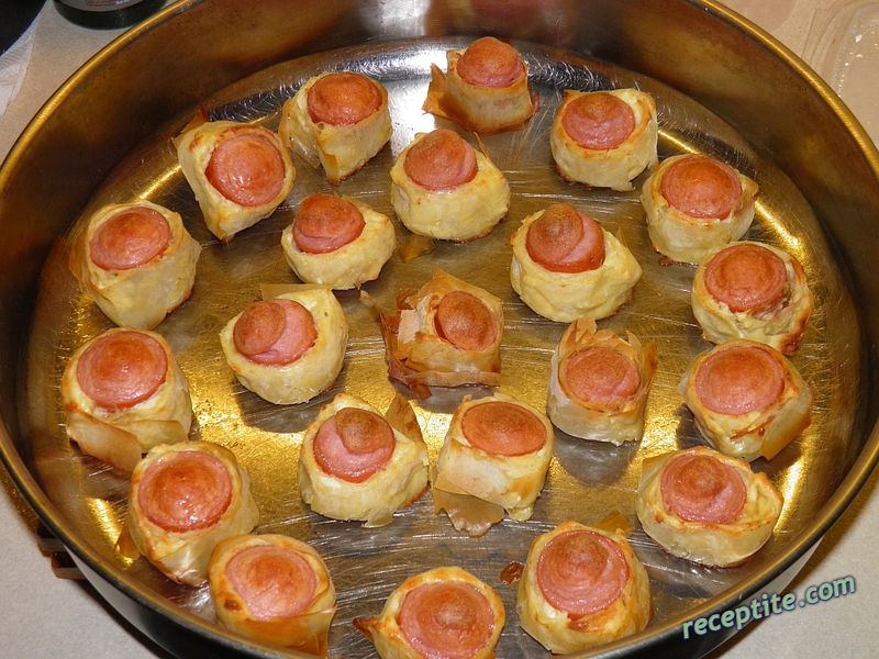Снимки към Хапки с кренвирш и сирене