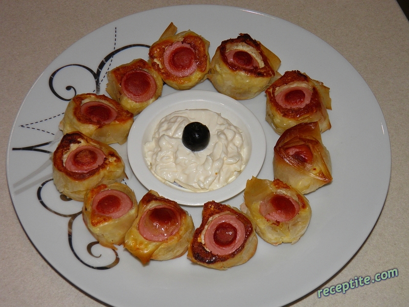 Снимки към Хапки с кренвирш и сирене