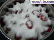 снимка 3 към рецепта Сладко от ягоди и череши