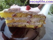 снимка 2 към рецепта Ягодова торта с извара