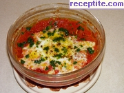 Забулени яйца със сос от домати и чесън в гювечета