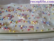 снимка 5 към рецепта Бисквитена торта със заквасена сметана и банани