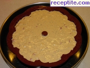 снимка 3 към рецепта Пикантен кекс с луканка