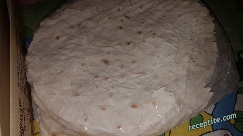 Снимки към Наложена баница с печени къпани кори