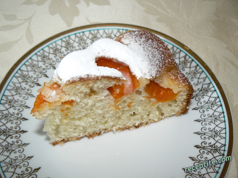 Снимки към Сладкиш с кайсии и кисело мляко