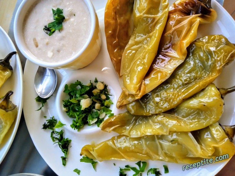 Снимки към Пържени чушки със сос с кисело мляко