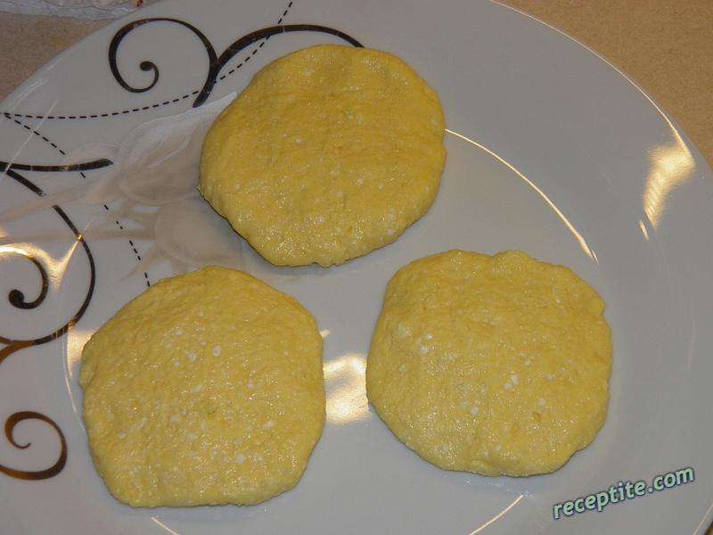 Снимки към Царевични питчици със сирене и кашкавал