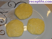 снимка 2 към рецепта Царевични питчици със сирене и кашкавал