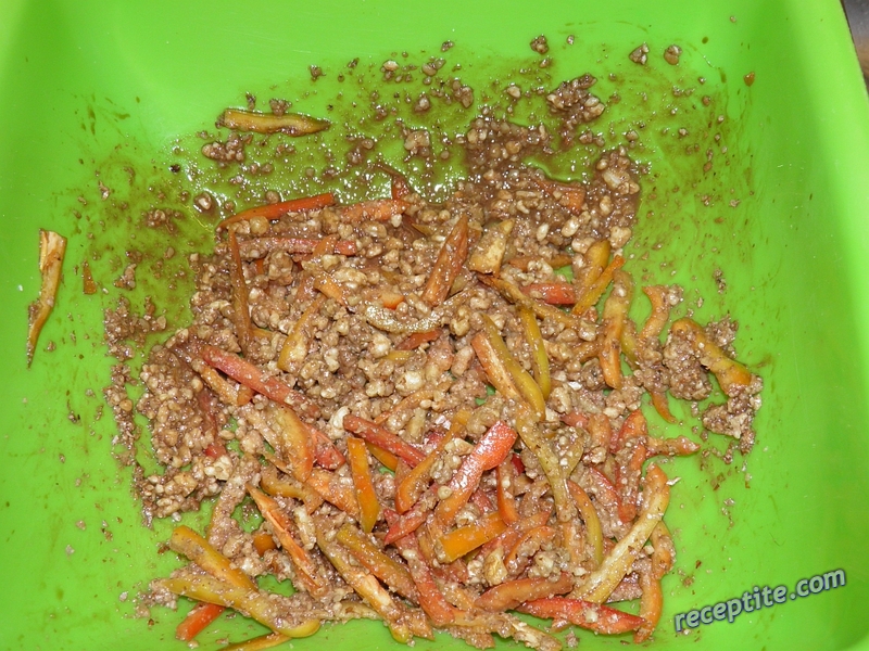 Снимки към Салата от спанак, чушки и орехи
