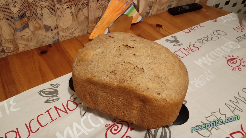 Снимки към Пълнозърнест хляб в хлебопекарна