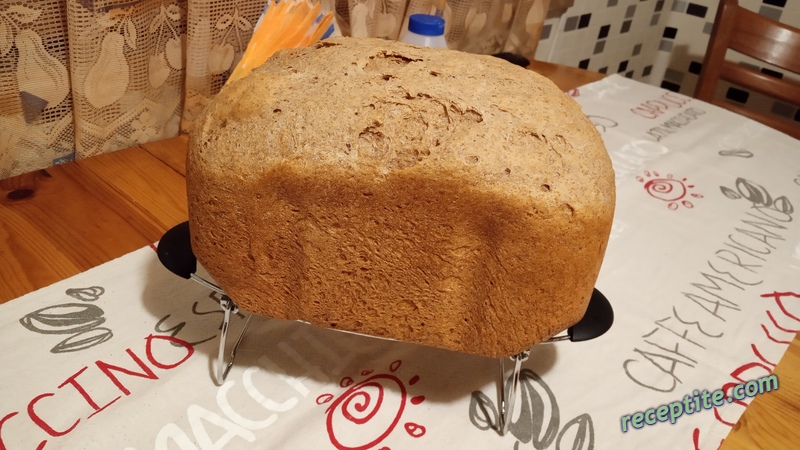Снимки към Пълнозърнест хляб в хлебопекарна