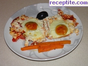 снимка 4 към рецепта Яйца на фурна върху червени домати