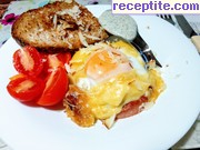 снимка 1 към рецепта Гнезда от колбас с яйца