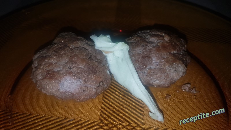 Снимки към Кюфтенца с маслини