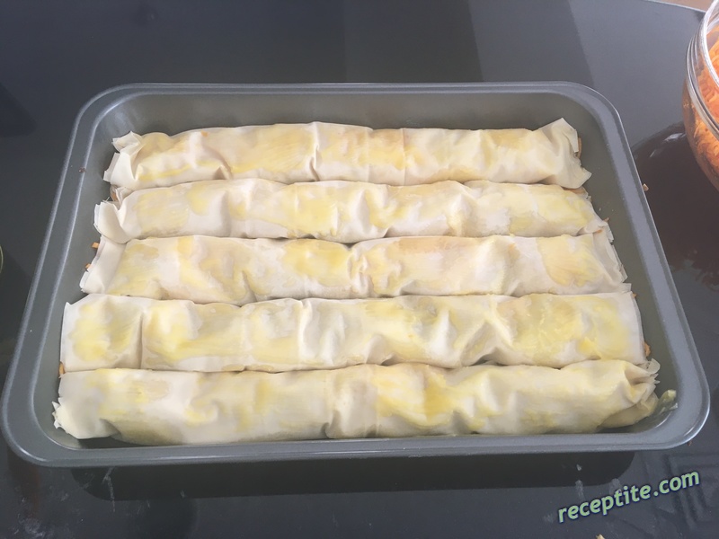 Снимки към Тиквеник с готови кори