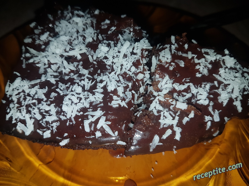 Снимки към Сочен какаов кекс