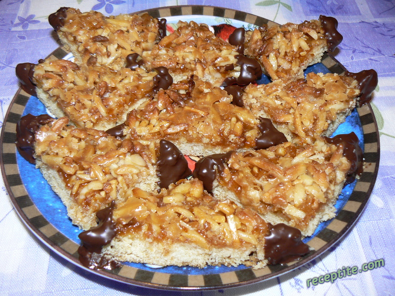Снимки към Мини триъгълничета с ядки за Коледа